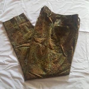 Dana Buchman size 8 Capri green animal print